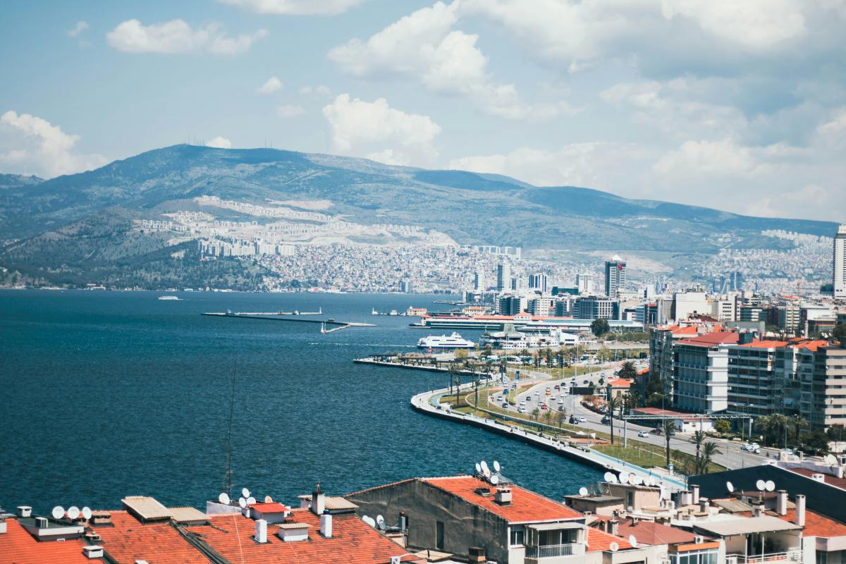 İzmir'de Emlak Yatırımı: 30 İlçe Sahadan Görüşler