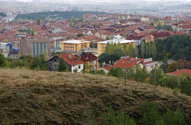 Uşak'ta arsayı konum mu pahalı yapıyor, su ve enerji mi? İmar durumu ve gerçek riskler